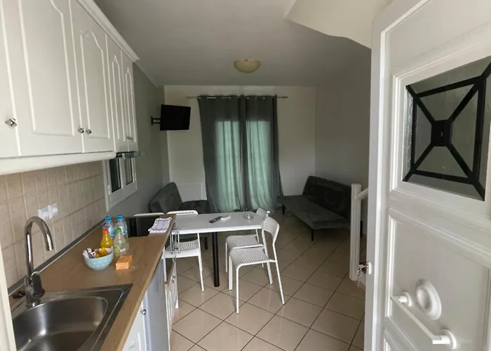Mythos Apts Rentit