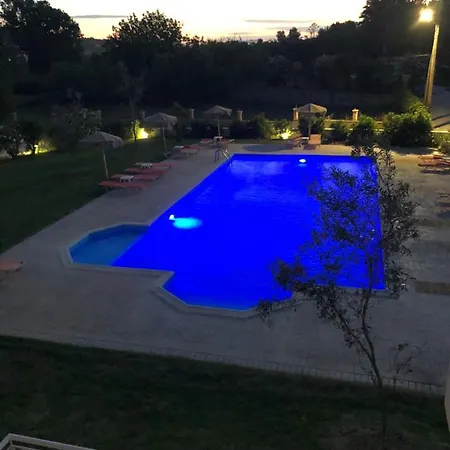 Mythos Apts Rentit アパートホテル