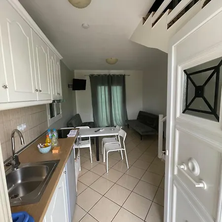 Mythos Apts Rentit