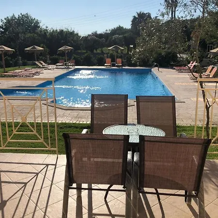 Mythos Apts Rentit מלון דירות
