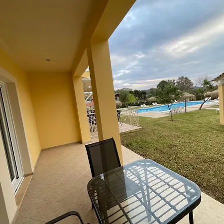 Mythos Apts Rentit アパートホテル 4*